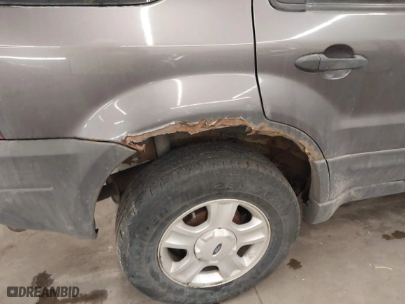 2004 Ford Escape XLT with VIN 1FMYU93174KA69760, listed as a IAAI auction lot 41725347 with 232,740 mi miles. Bid and sale history available at carsss.com. Image 12.