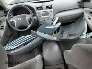 2008 Toyota Camry LE z VIN 4T4BE46KX8R038125, wystawiony jako Copart lot #56580565 z przebiegiem 203 677 mil mil oraz Szkoda całkowita • Salvage title. Historia ofert i sprzedaży dostępna na DreamBid. Obrazek 8.