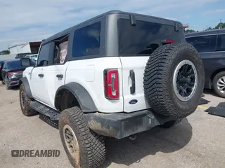 2022 Ford Bronco with VIN 1FMEE5DP1NLB31354, listed as a IAAI auction lot 40300510 with 8,980 mi miles. Bid and sale history available at carsss.com. Image 3.