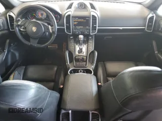 2012 Porsche Cayenne S Hybrid с VIN WP1AE2A20CLA92021, выставлен на аукционе Copart как лот 48619105 с пробегом 164 867 миль миль и Чистый • Clean title. История ставок и продаж доступна на DreamBid. Изображение 8.
