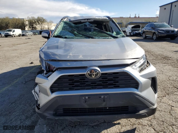 2022 Toyota RAV4 XLE with VIN 2T3P1RFV7NW295765, listed as a Copart auction lot 49181815 with 52,688 mi miles and Salvage Title. Bid and sale history available at carsss.com. Image 5.