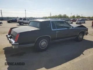 1985 Cadillac Eldorado z VIN 1G6EL5780FE622179, wystawiony jako Copart lot #54109205 z przebiegiem 73 403 mil mil oraz Szkoda całkowita • Salvage title. Historia ofert i sprzedaży dostępna na DreamBid. Obrazek 3.