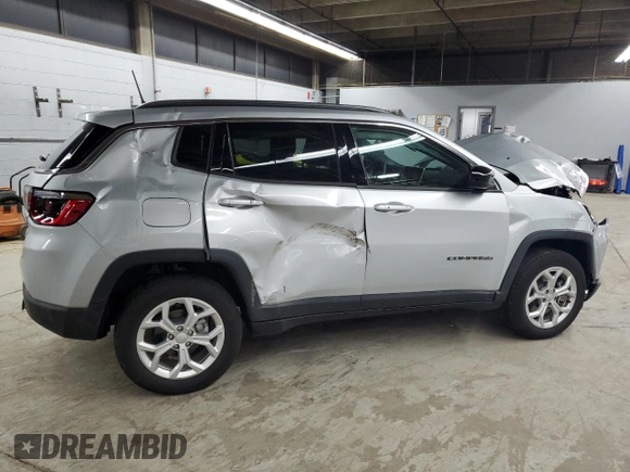 2024 Jeep Compass Latitude with VIN 3C4NJDBN9RT137912, listed as a Copart auction lot 52561465 with 14,290 mi miles and Salvage title. Bid and sale history available at DreamBid. Image 3.