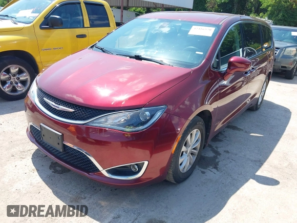 2019 Chrysler Pacifica Touring Plus z VIN 2C4RC1FGXKR706264, wystawiony jako IAAI lot #42416570 z przebiegiem 86 897 mil mil oraz . Historia ofert i sprzedaży dostępna na DreamBid. Obrazek 20.