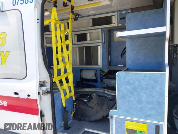 2018 Ford Transit z VIN 1FDYR2CM5JKA14321, wystawiony jako IAAI lot #42231277 z przebiegiem Nie podano mil oraz . Historia ofert i sprzedaży dostępna na DreamBid. Obrazek 7.