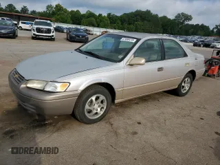 1997 Toyota Camry LE z VIN 4T1BG22K6VU815524, wystawiony jako Copart lot #57466415 z przebiegiem Nie podano mil oraz Szkoda całkowita • Salvage title. Historia ofert i sprzedaży dostępna na DreamBid. Obrazek 1.
