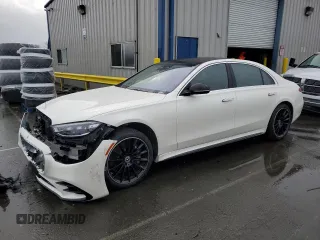 2022 Mercedes-Benz S S 580 with VIN W1K6G7GB2NA137969, listed as a Copart auction lot 43955335 with 15,646 mi miles and Salvage Title. Bid and sale history available at carsss.com. Image 1.