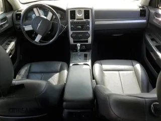 2008 Chrysler 300 Touring z VIN 2C3KA53G48H105566, wystawiony jako Copart lot #56949195 z przebiegiem 89 630 mil mil oraz Szkoda całkowita • Salvage title. Historia ofert i sprzedaży dostępna na DreamBid. Obrazek 8.