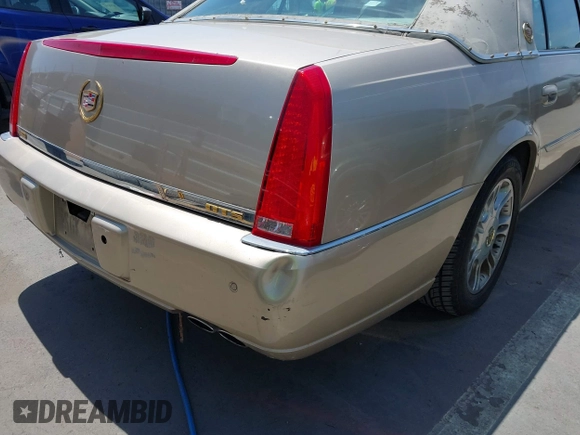 2006 Cadillac DTS w/1SC with VIN 1G6KD57Y26U112518, listed as a IAAI auction lot 42100747 with 122,149 mi miles. Bid and sale history available at carsss.com. Image 6.