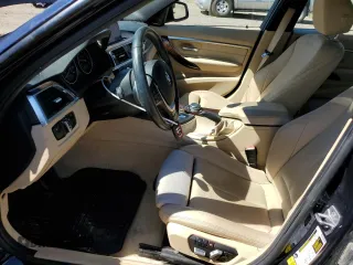 2016 BMW 3 Series 328d z VIN WBA8E5C50GK388562, wystawiony jako Copart lot #69833464 z przebiegiem 93 762 mil mil oraz Czysty tytuł • Clean title. Historia ofert i sprzedaży dostępna na DreamBid. Obrazek 7.