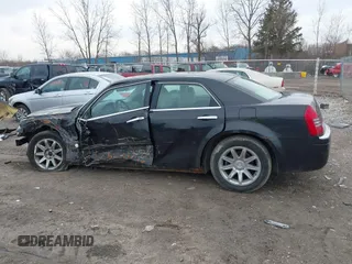 2006 Chrysler 300 C with VIN 2C3KA63H06H189591, listed as a IAAI auction lot 41810691 with 184,465 mi miles. Bid and sale history available at carsss.com. Image 15.