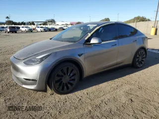 2024 Tesla Model Y Performance z VIN 7SAYGDEF0RA292511, wystawiony jako Copart lot #87969635 z przebiegiem 4 418 mil mil oraz Szkoda całkowita • Salvage title. Historia ofert i sprzedaży dostępna na DreamBid. Obrazek 1.