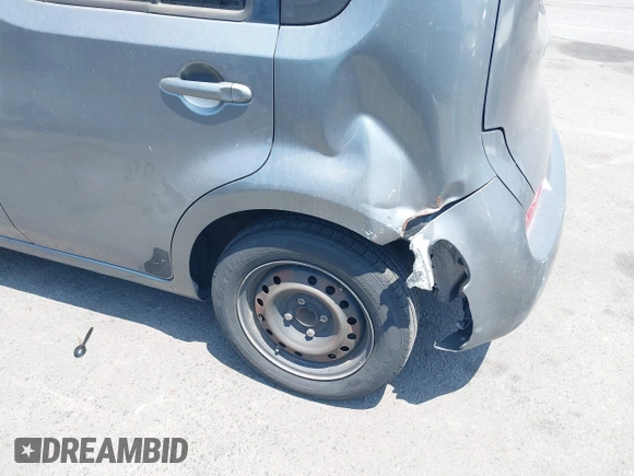 2011 Nissan Cube S z VIN JN8AZ2KR0BT213764, wystawiony jako IAAI lot #42471649 z przebiegiem 180 669 mil mil oraz . Historia ofert i sprzedaży dostępna na DreamBid. Obrazek 6.