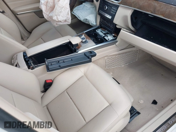 2016 Mercedes-Benz E-Class E 350 Luxury with VIN WDDHF8JB9GB191986, listed as a IAAI auction lot 42049916 with 122,012 mi miles. Bid and sale history available at carsss.com. Image 5.