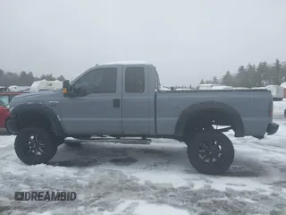 2006 Ford F-250 XL z VIN 1FTSX21526EB97324, wystawiony jako IAAI lot #41541311 z przebiegiem 73 721 mil mil oraz . Historia ofert i sprzedaży dostępna na DreamBid. Obrazek 14.