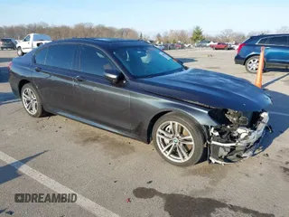 2017 BMW 7 Series ALPINA B7 xDrive with VIN WBA7F2C57HG422654, listed as a IAAI auction lot 41880324 with 83,093 mi miles. Bid and sale history available at carsss.com. Image 1.