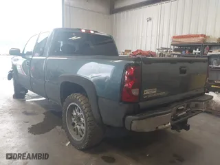 2006 Chevrolet Silverado 1500 LT2 with VIN 1GCEK19B36Z106215, listed as a IAAI auction lot 40699968 with 183,870 mi miles. Bid and sale history available at carsss.com. Image 3.