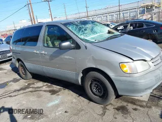 2001 Toyota Sienna CE with VIN 4T3ZF19C71U381688, listed as a IAAI auction lot 41851633 with 216,795 mi miles. Bid and sale history available at carsss.com. Image 1.
