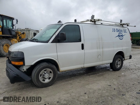 2018 Chevrolet Express Cargo z VIN 1GCWGAFGXJ1291456, wystawiony jako Copart lot #82140854 z przebiegiem 141 829 mil mil oraz Szkoda całkowita • Salvage title. Historia ofert i sprzedaży dostępna na DreamBid. Obrazek 1.