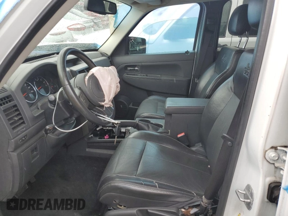 2012 Jeep Liberty Sport Latitude z VIN 1C4PJMAK3CW168087, wystawiony jako Copart lot #55071525 z przebiegiem 108 557 mil mil oraz Szkoda całkowita • Salvage title. Historia ofert i sprzedaży dostępna na DreamBid. Obrazek 7.