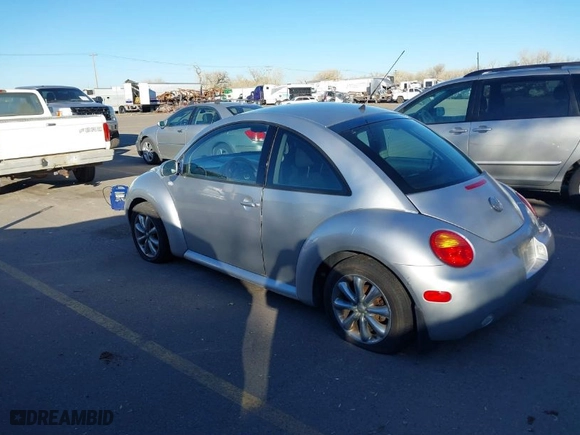 2001 Volkswagen New Beetle GLS with VIN 3VWCC21C01M406655, listed as a IAAI auction lot 41879905 with NaN miles. Bid and sale history available at carsss.com. Image 3.