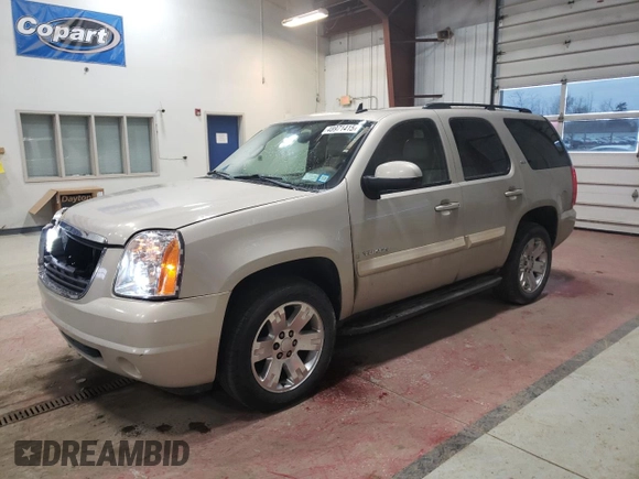2008 GMC Yukon SLT w/4SB with VIN 1GKFC13J48J227438, listed as a Copart auction lot 48971415 with 209,626 mi miles and Salvage Title. Bid and sale history available at carsss.com. Image 1.