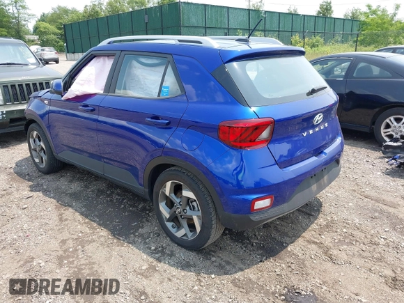 2024 Hyundai Venue SEL z VIN KMHRC8A39RU298832, wystawiony jako IAAI lot #42419329 z przebiegiem 7 582 mil mil oraz . Historia ofert i sprzedaży dostępna na DreamBid. Obrazek 3.