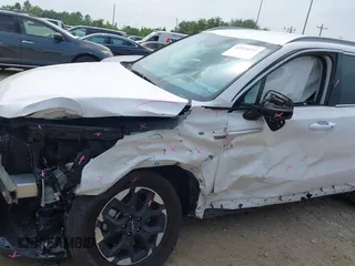 2024 Kia Sorento S z VIN 5XYRLDJC9RG292270, wystawiony jako IAAI lot #42316441 z przebiegiem 25 657 mil mil oraz . Historia ofert i sprzedaży dostępna na DreamBid. Obrazek 6.