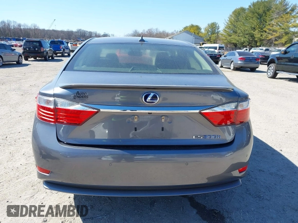 2014 Lexus ES 300h с VIN JTHBW1GG6E2071083, выставлен на аукционе IAAI как лот 41772226 с пробегом 140 710 миль миль и . История ставок и продаж доступна на DreamBid. Изображение 16.