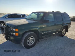 2000 Chevrolet Tahoe Z71 with VIN 1GNEK13R8YR162635, listed as a Copart auction lot 77243114 with 106,369 mi miles and Salvage title. Bid and sale history available at DreamBid. Image 1.