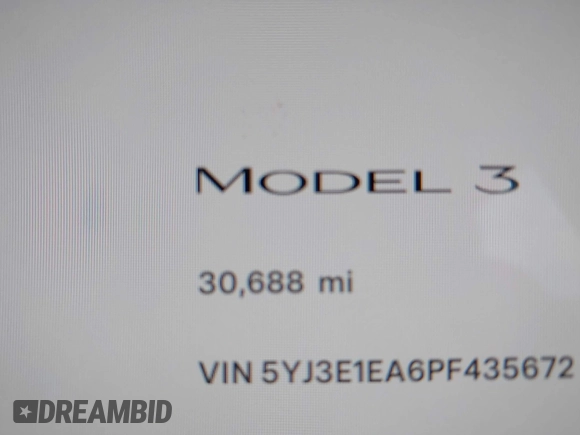 2023 Tesla Model 3 z VIN 5YJ3E1EA6PF435672, wystawiony jako IAAI lot #42375203 z przebiegiem 30 688 mil mil oraz . Historia ofert i sprzedaży dostępna na DreamBid. Obrazek 16.