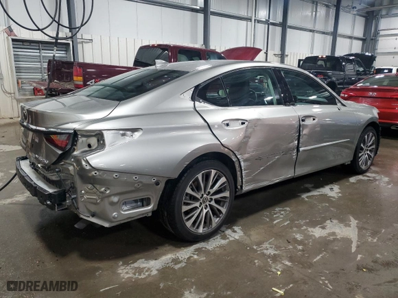 2021 Lexus ES with VIN 58AD11D10MU007590, listed as a Copart auction lot 82584724 with 5,470 mi miles and Salvage Title. Bid and sale history available at carsss.com. Image 3.