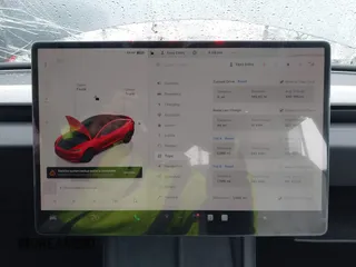 2025 Tesla Model 3 Long Range z VIN 5YJ3E1EA2SF885408, wystawiony jako IAAI lot #41778498 z przebiegiem 1 566 mil mil oraz . Historia ofert i sprzedaży dostępna na DreamBid. Obrazek 18.