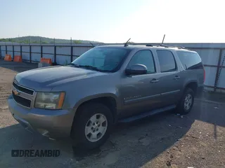 2007 Chevrolet Suburban LT с VIN 1GNFC16027R225418, выставлен на аукционе IAAI как лот 42466800 с пробегом Не указан миль и . История ставок и продаж доступна на DreamBid. Изображение 2.