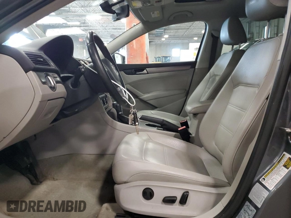 2015 Volkswagen Passat SE with VIN 1VWBV7A36FC090786, listed as a Copart auction lot 61056925 with 120,331 mi miles and Salvage title. Bid and sale history available at DreamBid. Image 7.
