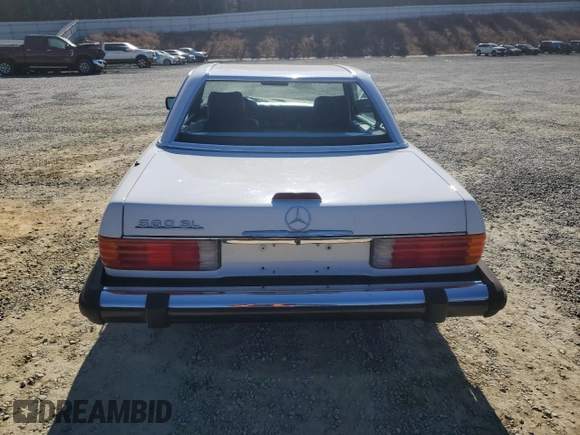 1988 Mercedes-Benz 560 SL z VIN WDBBA48D1JA078995, wystawiony jako Copart lot #89274725 z przebiegiem 119 355 mil mil oraz Szkoda całkowita • Salvage title. Historia ofert i sprzedaży dostępna na DreamBid. Obrazek 6.