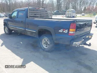 2002 Chevrolet Silverado 2500HD LS with VIN 1GCHK23U52F128404, listed as a IAAI auction lot 42079138 with 153,613 mi miles. Bid and sale history available at carsss.com. Image 3.