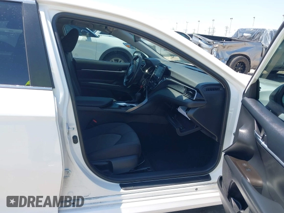 2023 Toyota Camry LE z VIN 4T1C11AKXPU804367, wystawiony jako IAAI lot #42019545 z przebiegiem 23 737 mil mil oraz . Historia ofert i sprzedaży dostępna na DreamBid. Obrazek 5.