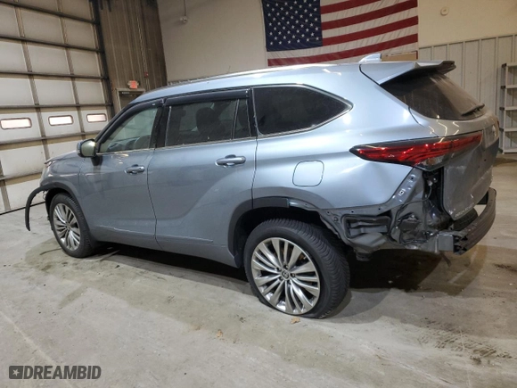 2022 Toyota Highlander Platinum with VIN 5TDFZRBH3NS219756, listed as a Copart auction lot 87193104 with 35,501 mi miles and Salvage Title. Bid and sale history available at carsss.com. Image 2.