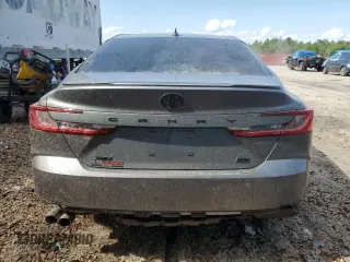2025 Toyota Camry LE z VIN 4T1DAACK4SU588882, wystawiony jako Copart lot #52717395 z przebiegiem Nie podano mil oraz Szkoda całkowita • Salvage title. Historia ofert i sprzedaży dostępna na DreamBid. Obrazek 6.