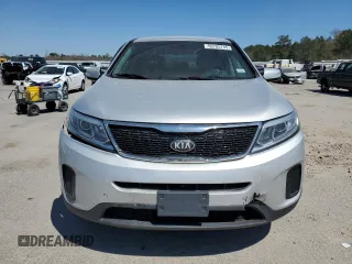2014 Kia Sorento LX z VIN 5XYKT3A65EG443704, wystawiony jako Copart lot #50705745 z przebiegiem 132 339 mil mil oraz Szkoda całkowita • Salvage title. Historia ofert i sprzedaży dostępna na DreamBid. Obrazek 5.