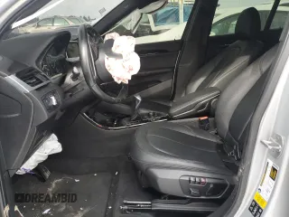 2016 BMW X1 xDrive28i z VIN WBXHT3C37G5F66869, wystawiony jako Copart lot #44990885 z przebiegiem Nie podano mil oraz Szkoda całkowita • Salvage title. Historia ofert i sprzedaży dostępna na DreamBid. Obrazek 7.