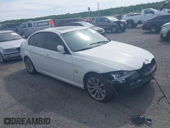 2011 BMW 3 Series 328i xDrive z VIN WBAPK5G53BNN30229, wystawiony jako IAAI lot #42201927 z przebiegiem 140 087 mil mil oraz . Historia ofert i sprzedaży dostępna na DreamBid. Obrazek 1.
