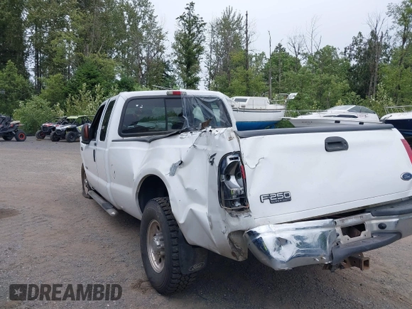 2004 Ford Super Duty F-250 XL with VIN 1FTNX21PX4EA25232, listed as a IAAI auction lot 39570173 with 246,165 mi miles. Bid and sale history available at carsss.com. Image 3.