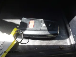 2021 Toyota Prius L Eco z VIN JTDKAMFU6M3141392, wystawiony jako IAAI lot #42317866 z przebiegiem 137 495 mil mil oraz . Historia ofert i sprzedaży dostępna na DreamBid. Obrazek 10.