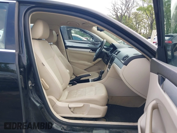 2012 Volkswagen Passat SE z VIN 1VWBP7A37CC005654, wystawiony jako IAAI lot #42019336 z przebiegiem 199 228 mil mil oraz . Historia ofert i sprzedaży dostępna na DreamBid. Obrazek 5.