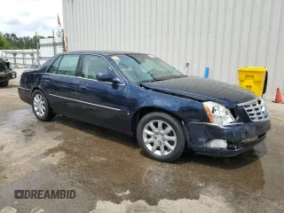 2008 Cadillac DTS 1SC z VIN 1G6KD57Y88U174251, wystawiony jako Copart lot #53309195 z przebiegiem 71 103 mil mil oraz Szkody całkowita. Historia ofert i sprzedaży dostępna na DreamBid. Obrazek 4.