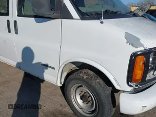 2001 Chevrolet City Express Cargo z VIN 1GNGG25R911208054, wystawiony jako IAAI lot #40999785 z przebiegiem 238 227 mil mil oraz . Historia ofert i sprzedaży dostępna na DreamBid. Obrazek 6.