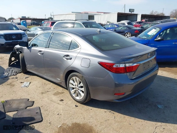 2013 Lexus ES 300h Hybrid with VIN JTHBW1GG9D2016268, listed as a IAAI auction lot 41691712 with 134,827 mi miles. Bid and sale history available at carsss.com. Image 3.