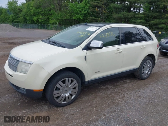 2008 Lincoln MKX z VIN 2LMDU68C18BJ27938, wystawiony jako IAAI lot #42318376 z przebiegiem 103 415 mil mil oraz . Historia ofert i sprzedaży dostępna na DreamBid. Obrazek 2.